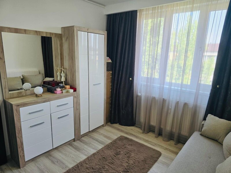 Nicolae Grigorescu, 10 minute metrou, Postavarul intersectie 1 Decembrie,