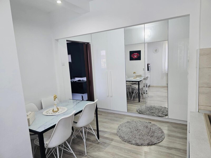 Nicolae Grigorescu, 10 minute metrou, Postavarul intersectie 1 Decembrie,