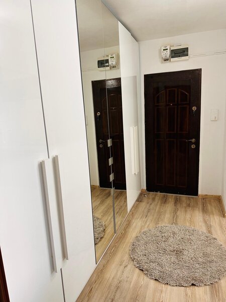 Nicolae Grigorescu, 10 minute metrou, Postavarul intersectie 1 Decembrie,